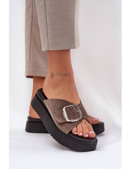 Clacquettes model 211969 Step in style
