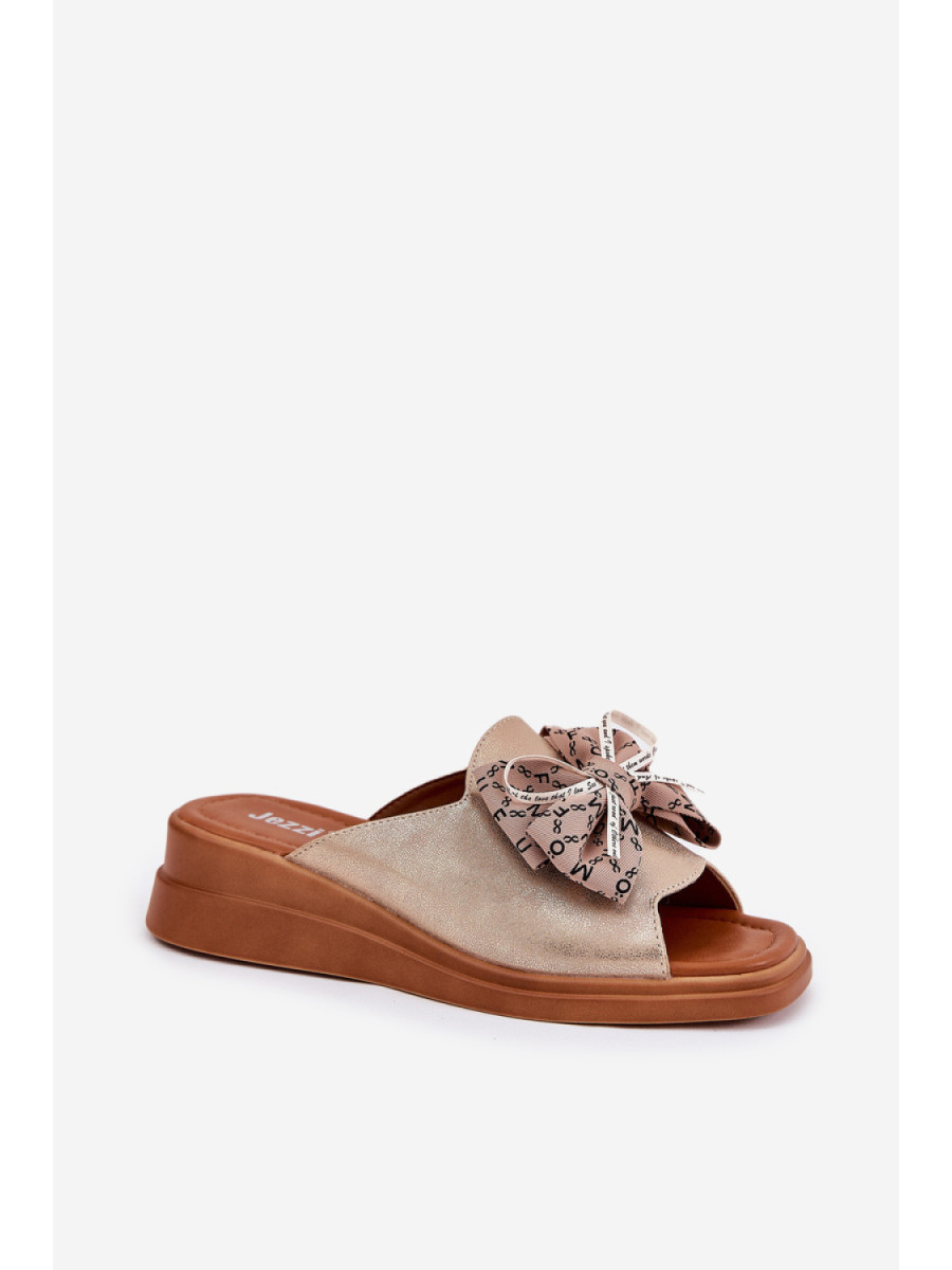 Clacquettes model 211954 Step in style
