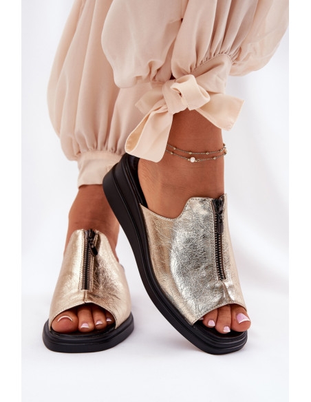 Clacquettes model 211955 Step in style