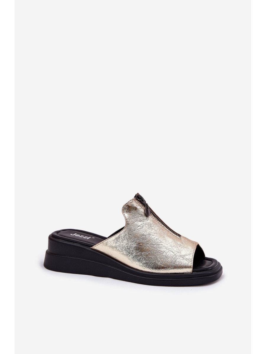 Clacquettes model 211955 Step in style