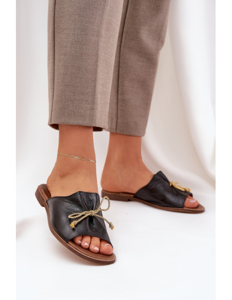 Clacquettes model 211971 Step in style