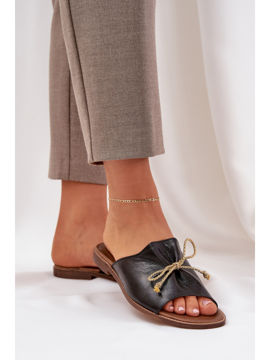Clacquettes model 211971 Step in style