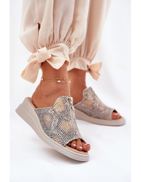 Clacquettes model 211956 Step in style