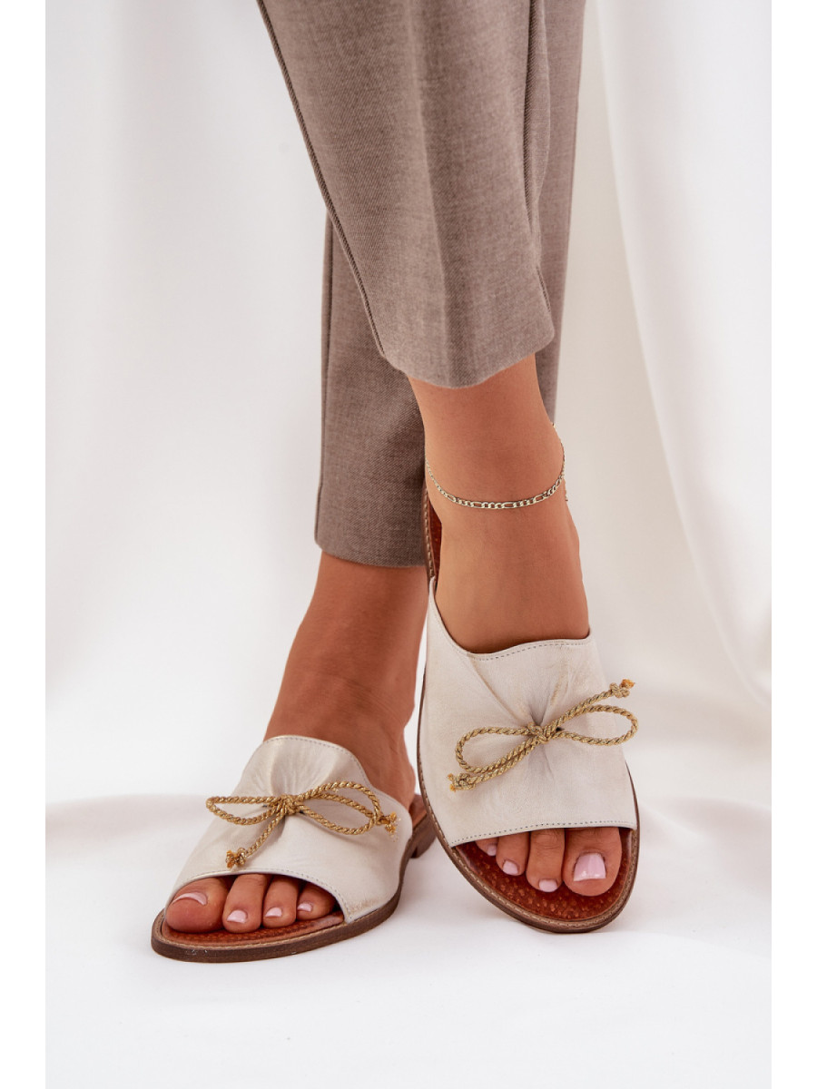 Clacquettes model 211972 Step in style
