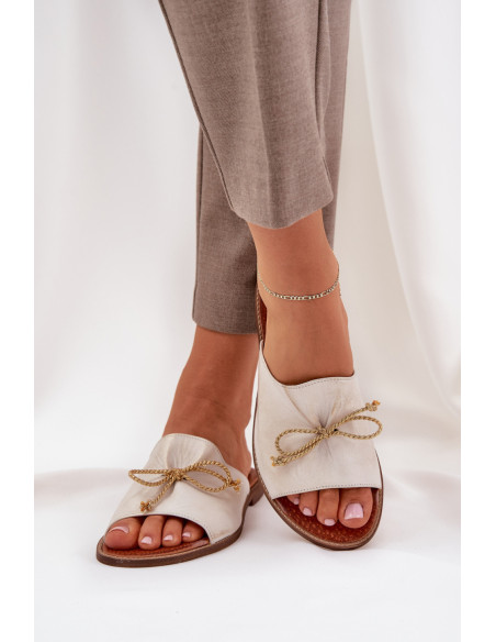 Clacquettes model 211972 Step in style