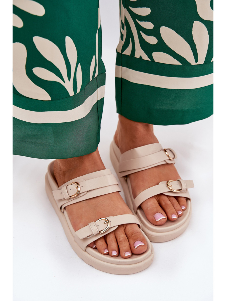 Clacquettes model 212141 Step in style