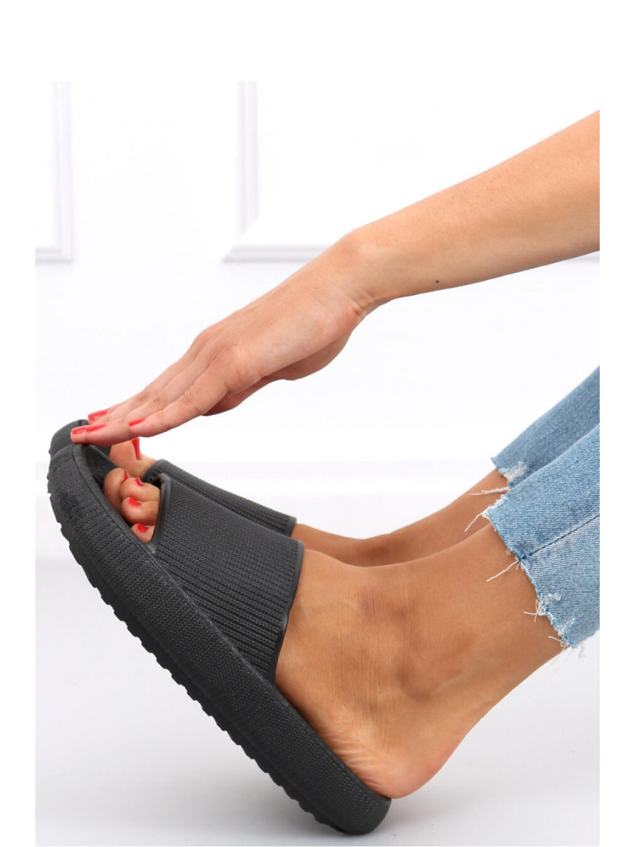 Clacquettes model 162812 Inello