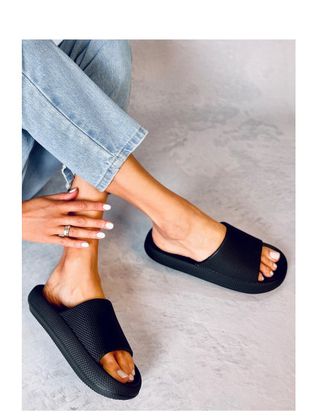 Clacquettes model 180433 Inello