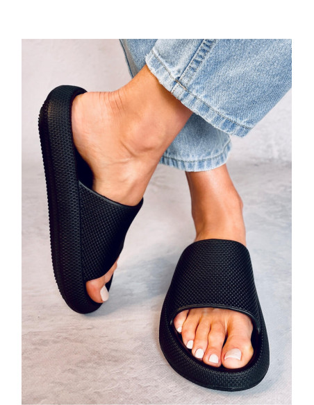 Clacquettes model 180433 Inello