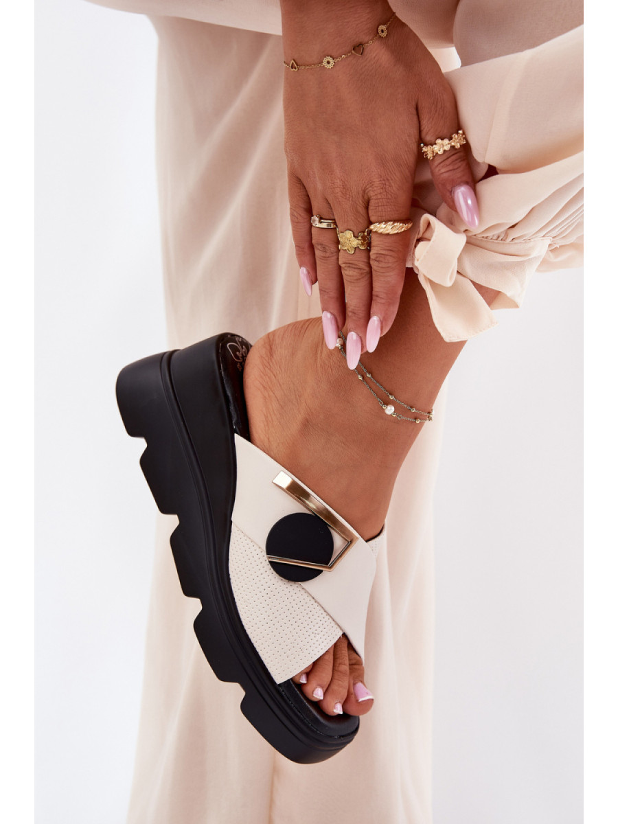 Clacquettes model 212347 Step in style