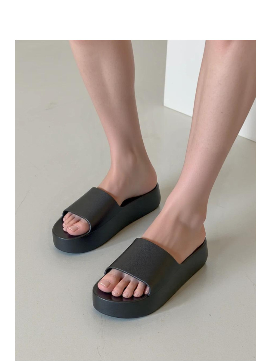Clacquettes model 212948 Inello
