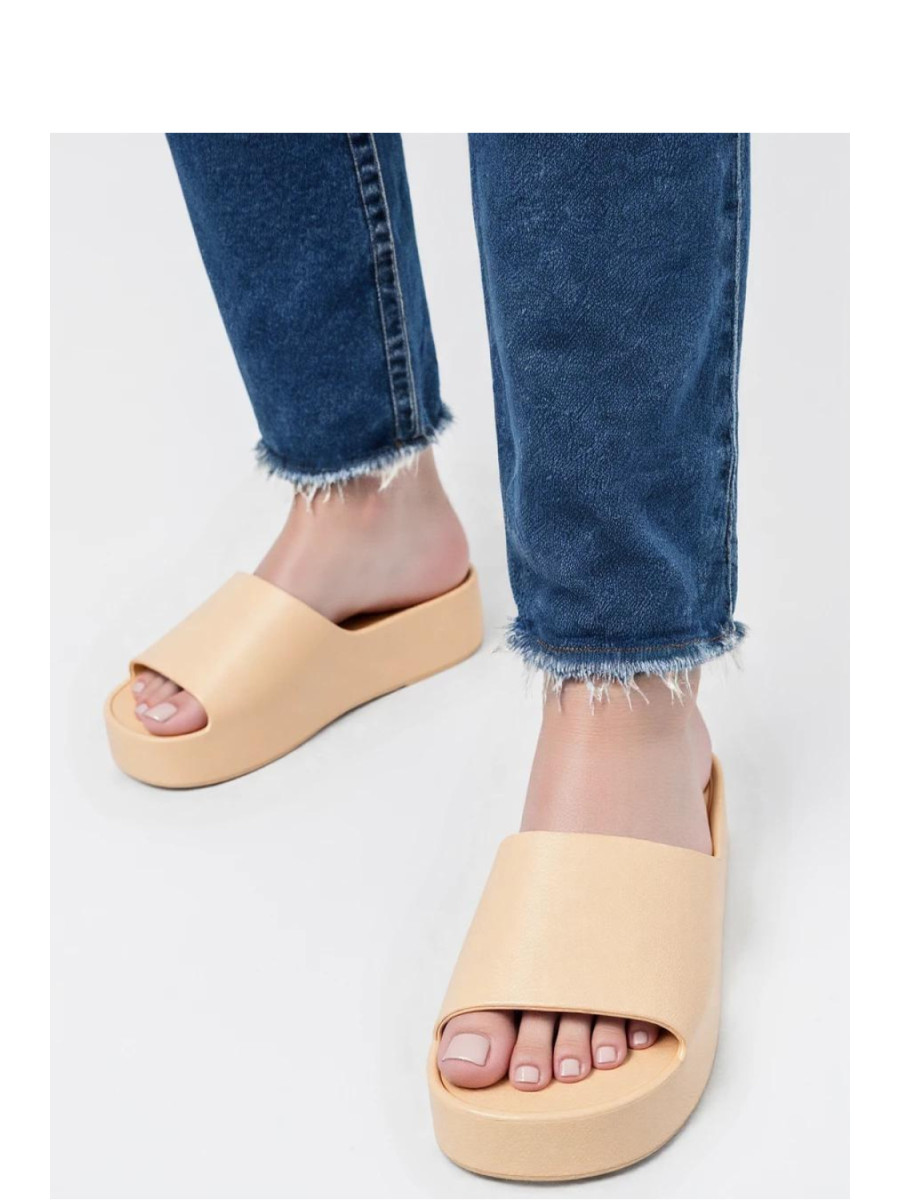 Clacquettes model 212950 Inello