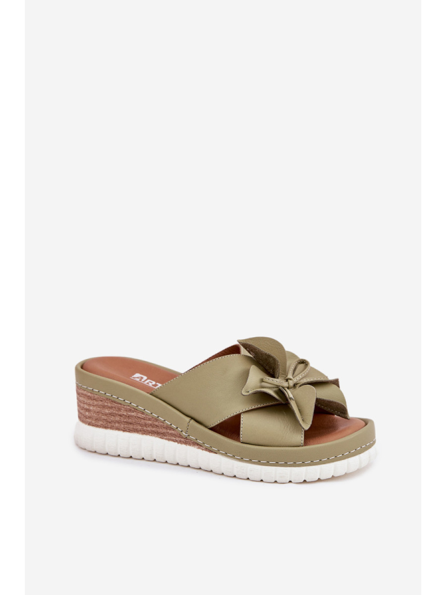 Clacquettes model 212702 Step in style