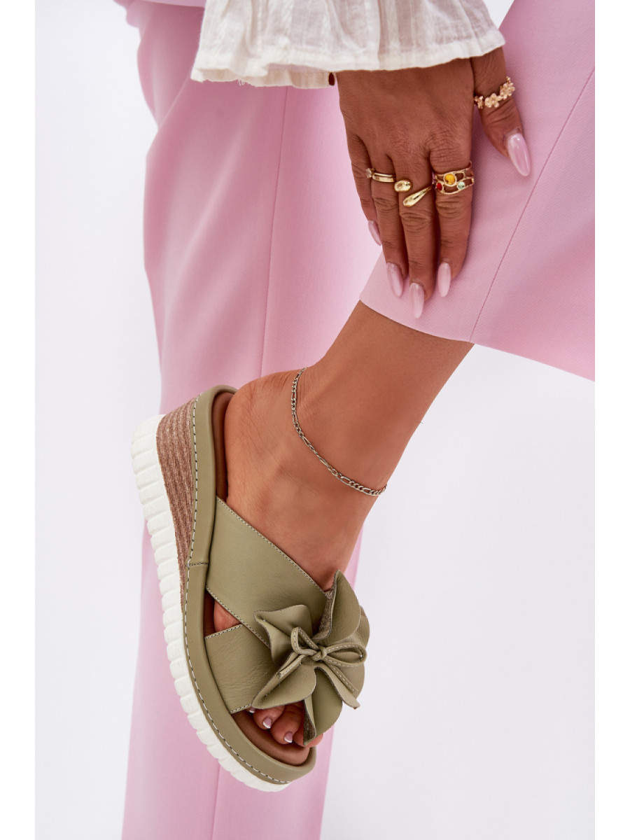 Clacquettes model 212702 Step in style