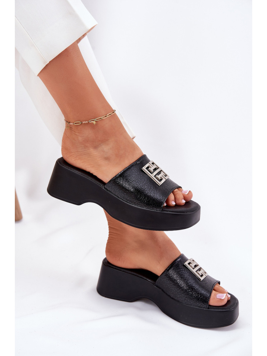 Clacquettes model 212881 Step in style