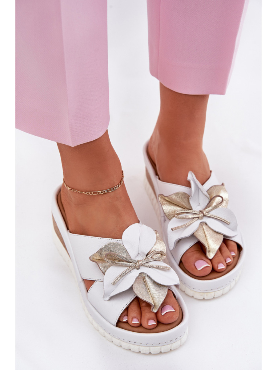Clacquettes model 212704 Step in style