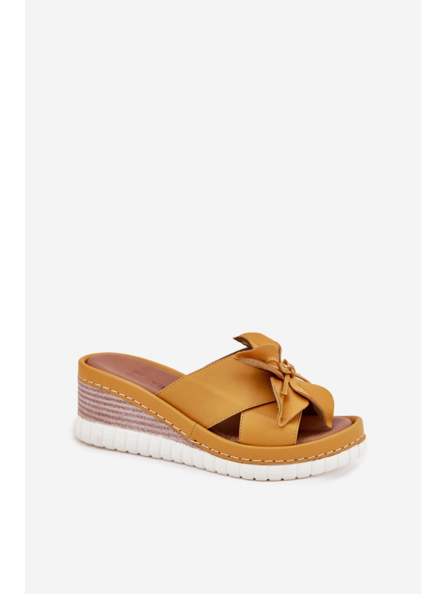 Clacquettes model 212705 Step in style