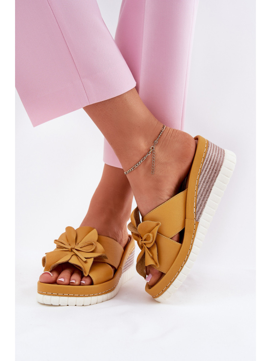 Clacquettes model 212705 Step in style