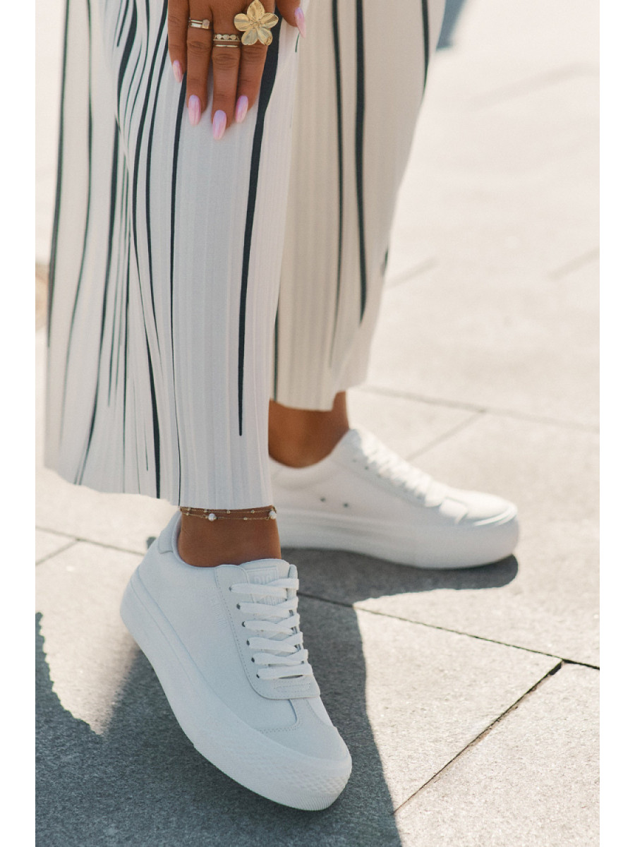 Baskets model 212724 Step in style