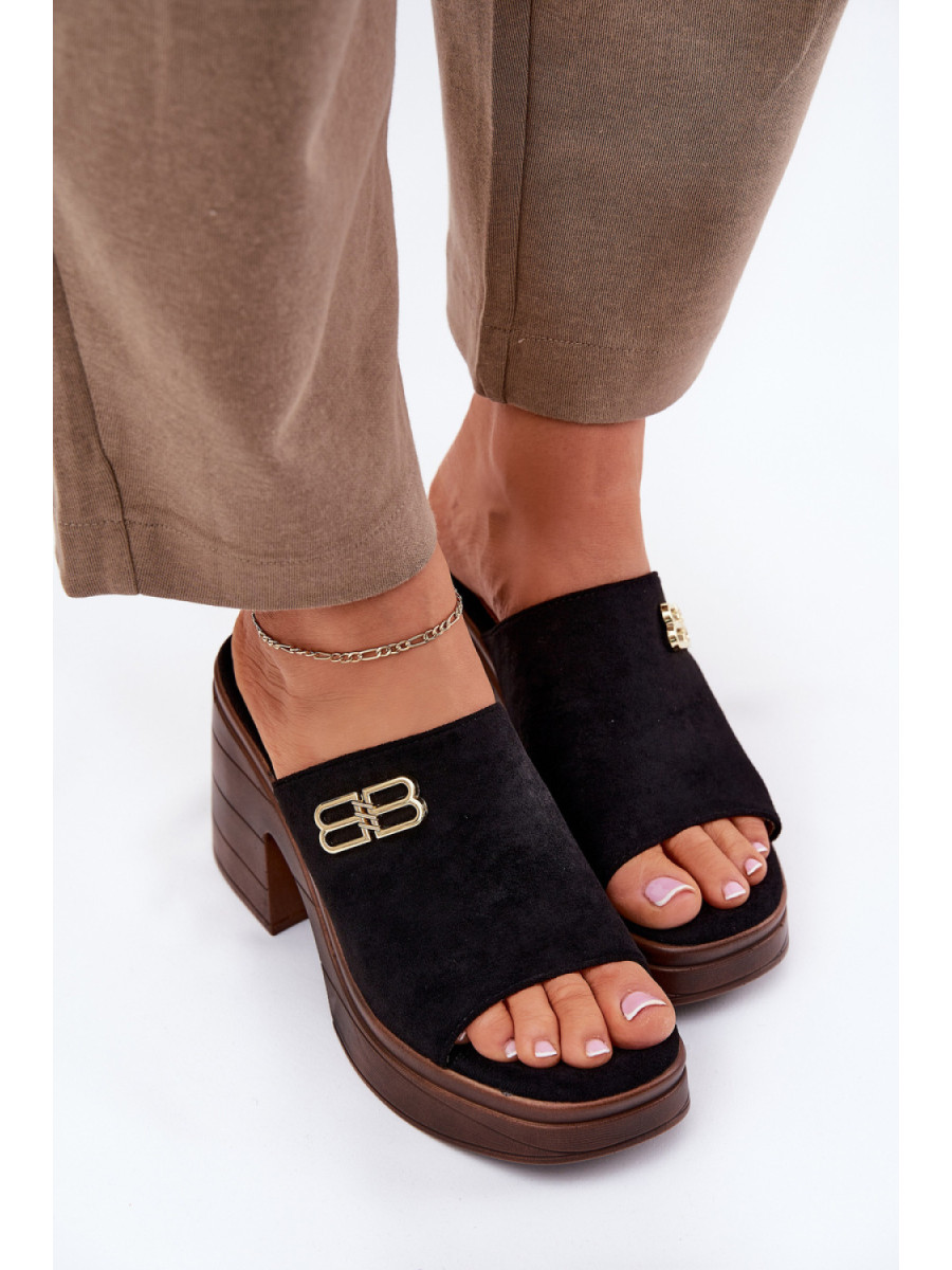 Clacquettes model 213037 Step in style