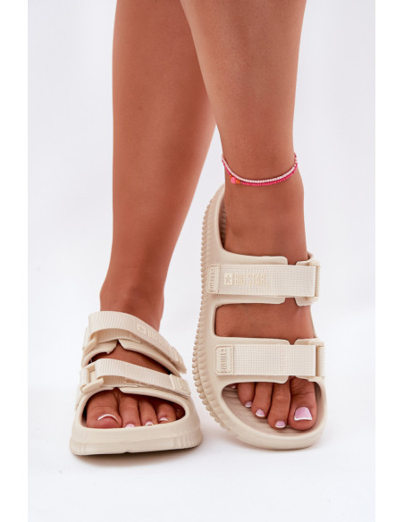 Clacquettes model 212710 Step in style
