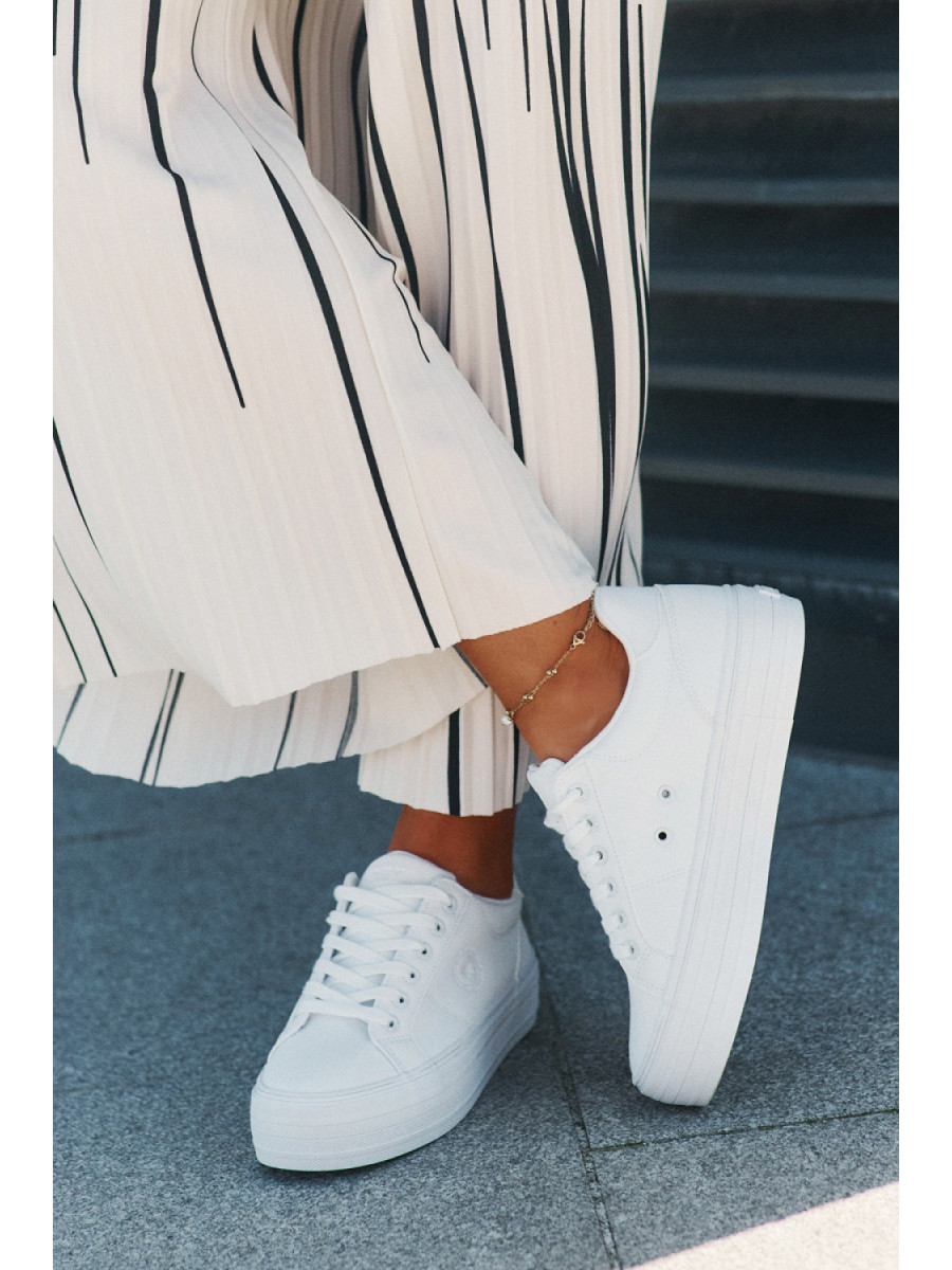 Baskets model 212729 Step in style
