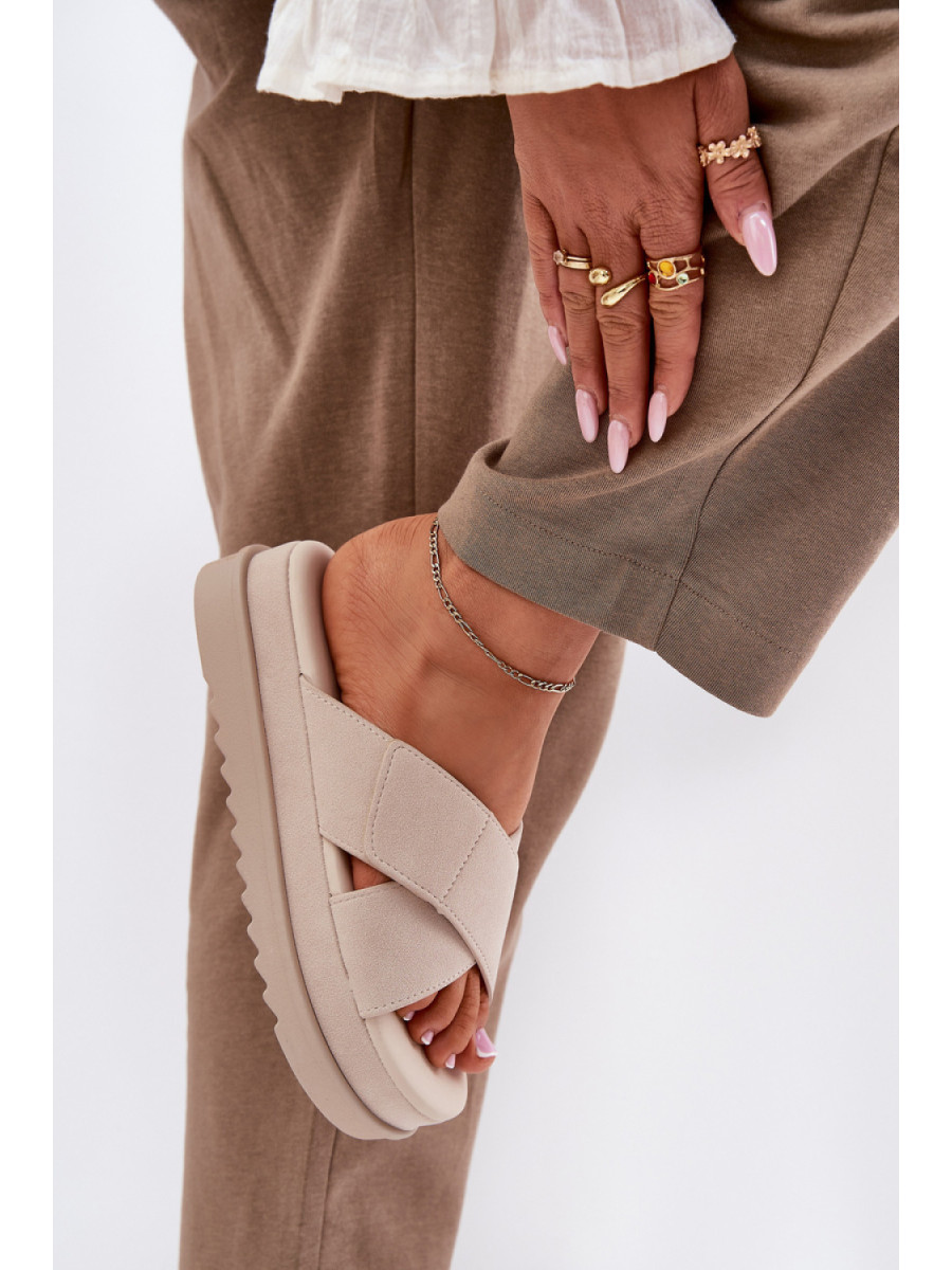 Clacquettes model 212876 Step in style