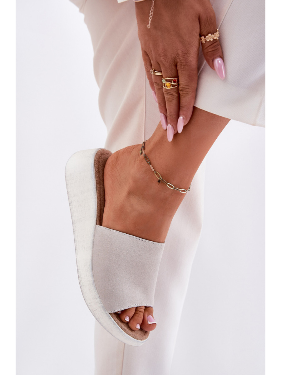 Clacquettes model 213043 Step in style
