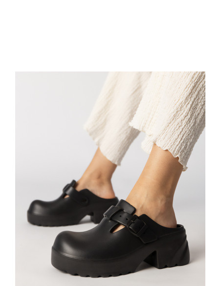 Clacquettes model 213746 PRIMO