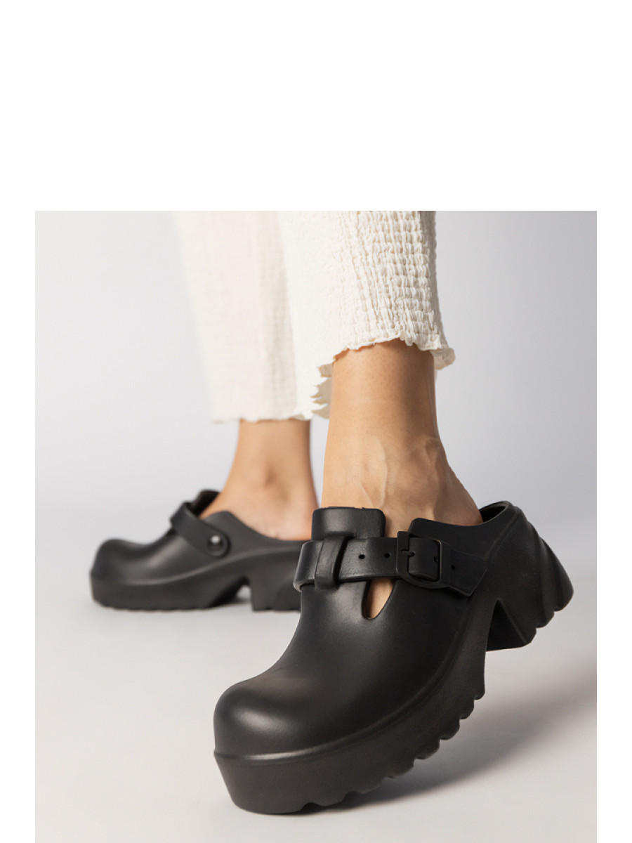Clacquettes model 213746 PRIMO