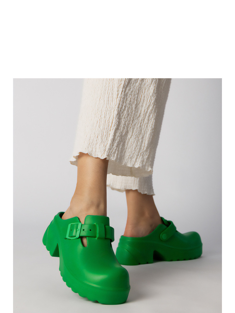 Clacquettes model 213748 PRIMO