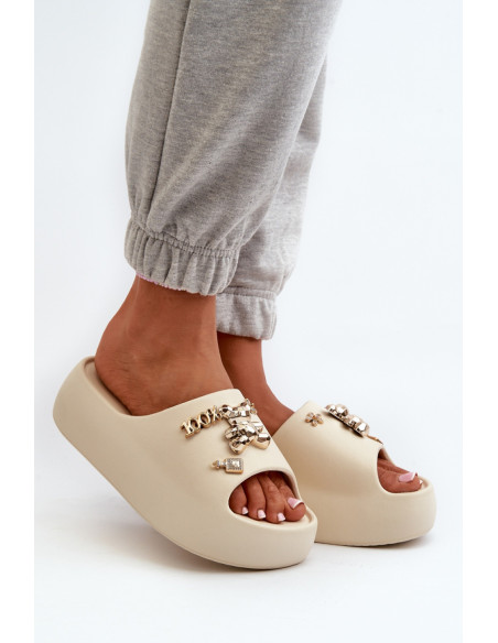 Clacquettes model 198426 Step in style