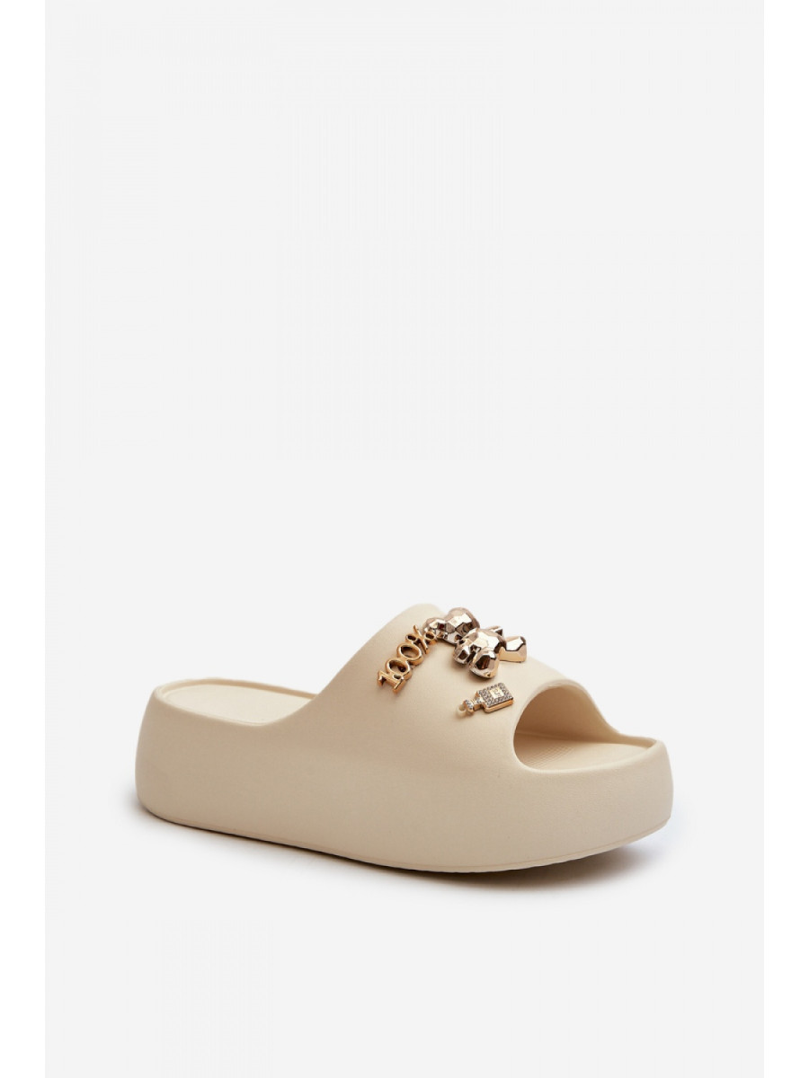 Clacquettes model 198426 Step in style