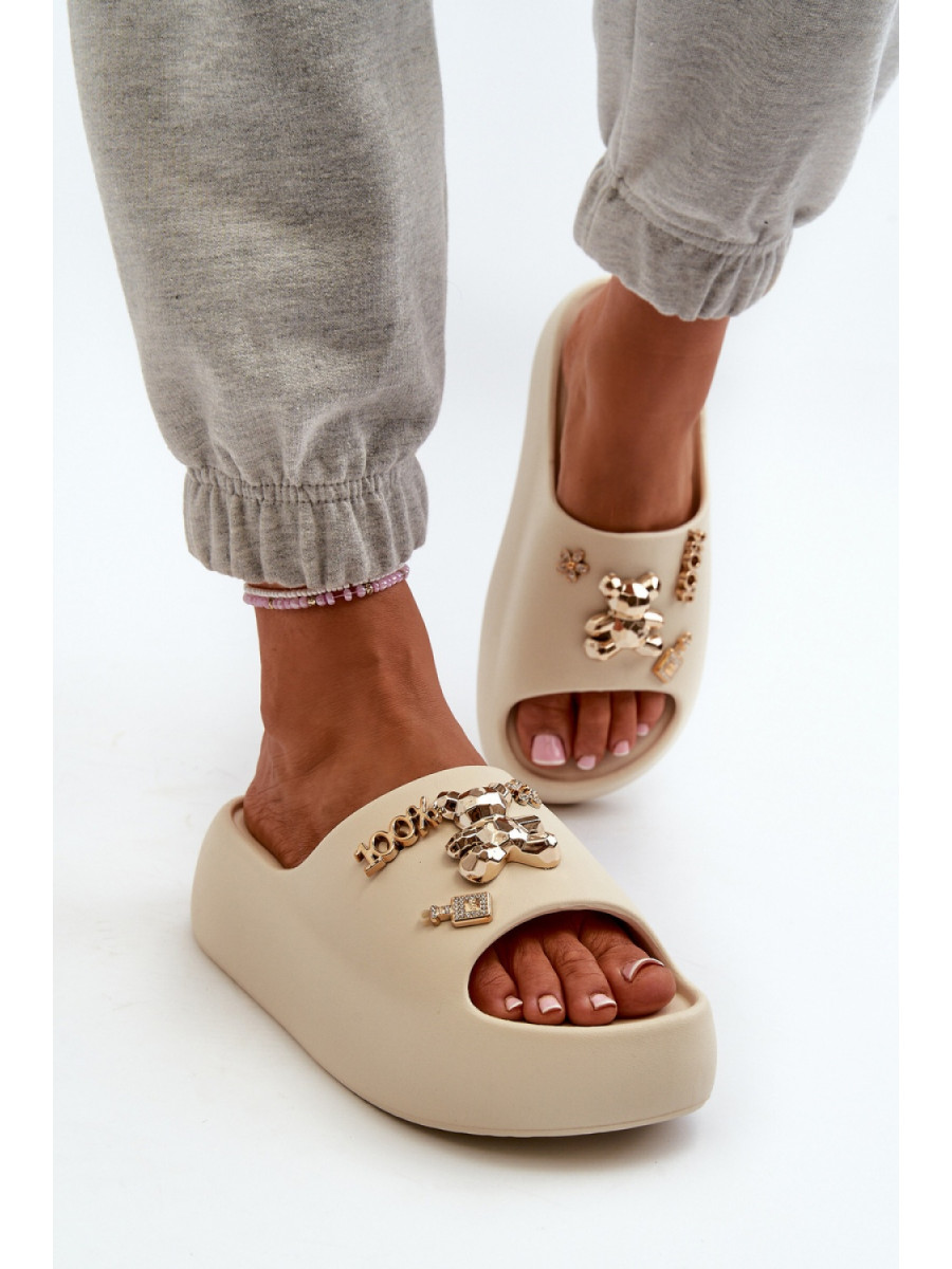 Clacquettes model 198426 Step in style