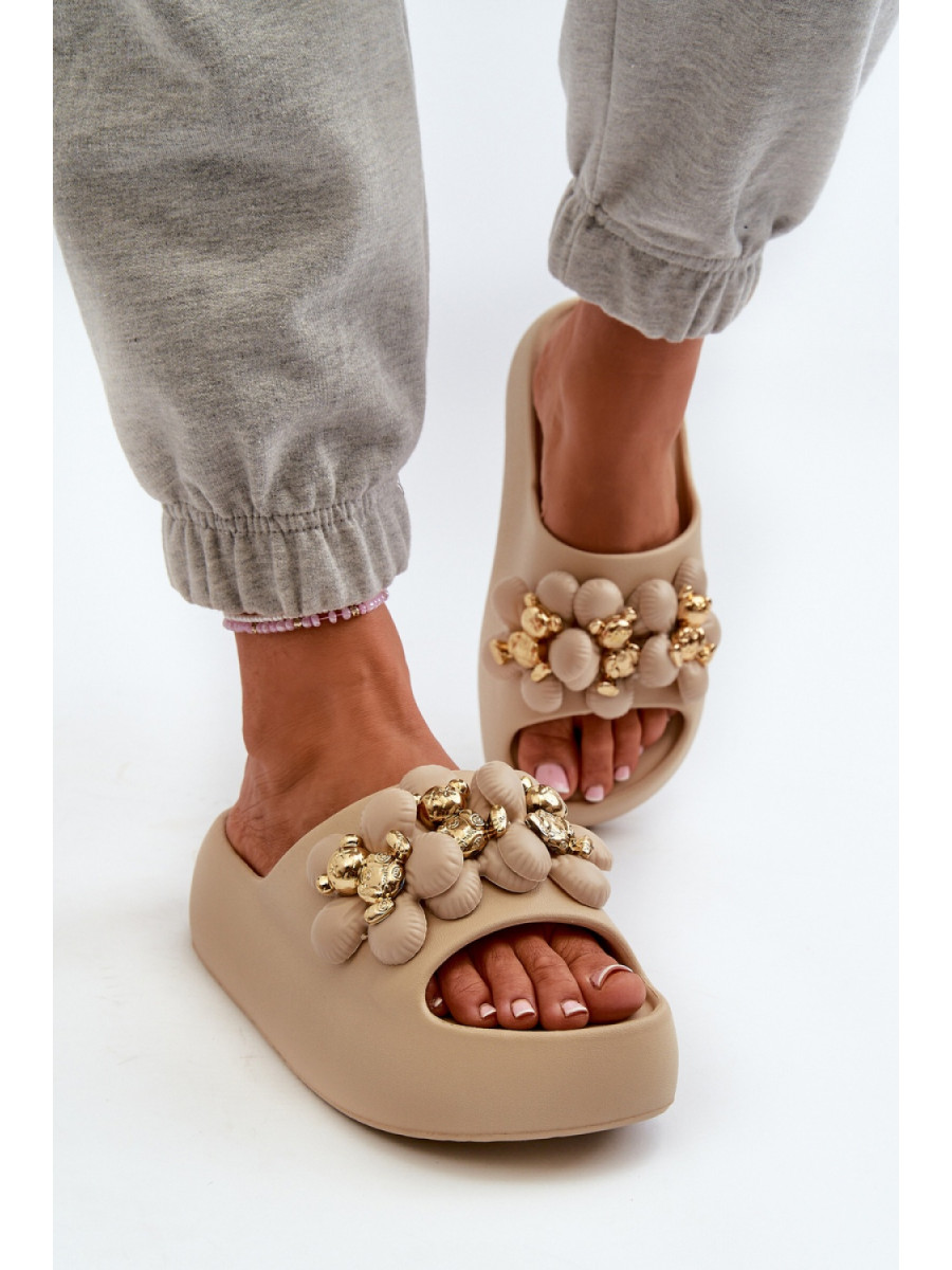 Clacquettes model 198416 Step in style