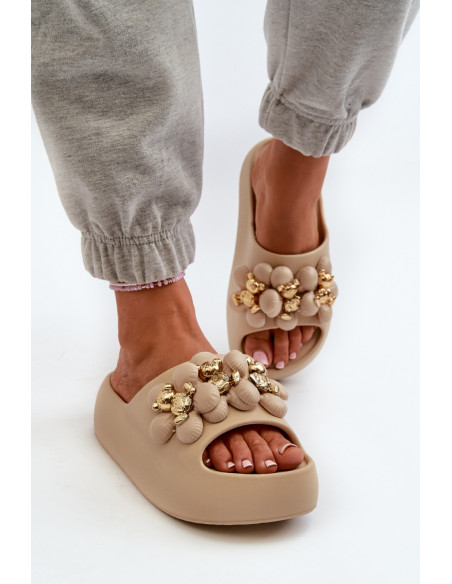 Clacquettes model 198416 Step in style
