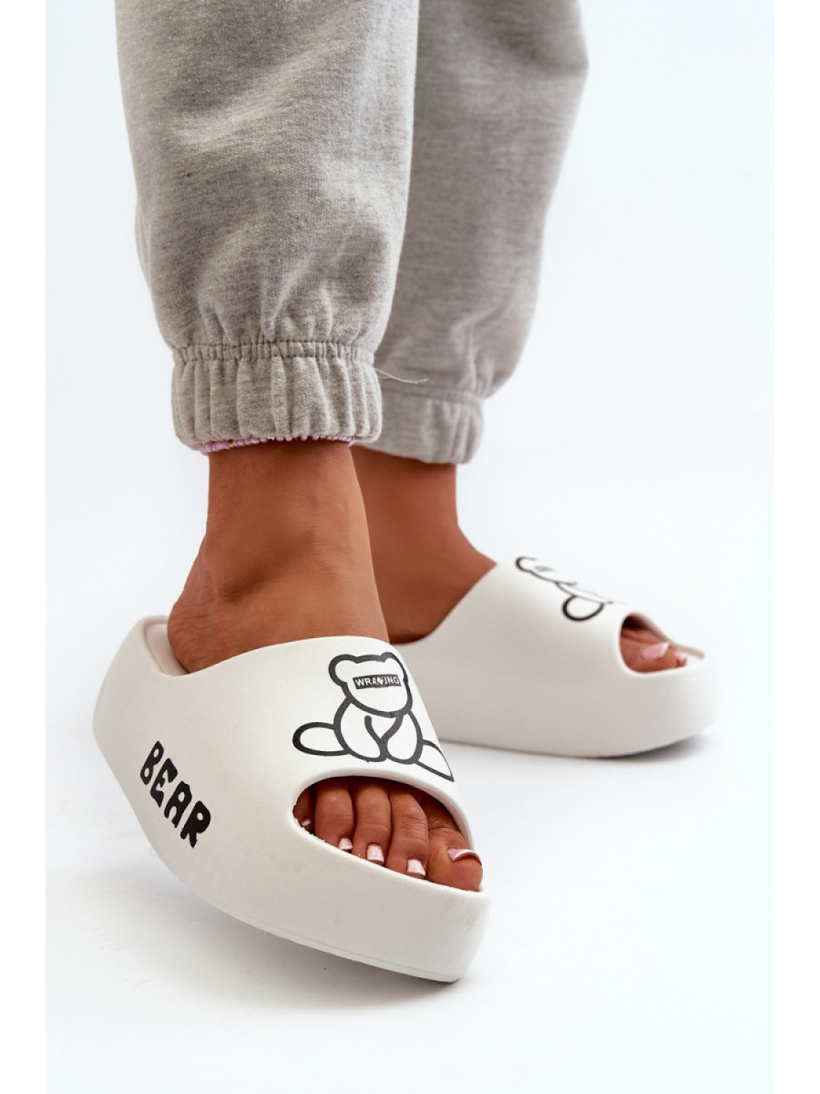 Clacquettes model 198419 Step in style