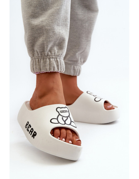 Clacquettes model 198419 Step in style